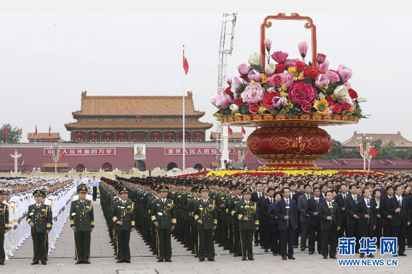 9月30日是国家设立的首个“烈士纪念日”,首都各界代表参加在北京天安门广场举行的向人民英雄敬献花篮仪式。 新华社记者 丁林 摄 9月30日是国家设立的首个“烈士纪念日”,首都各界代表参加在北京天安门广场举行的向人民英雄敬献花篮仪式。 新华社记者 丁林 摄