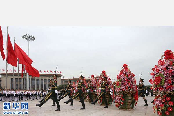 9月30日是国家设立的首个“烈士纪念日”,首都各界代表参加在北京天安门广场举行的向人民英雄敬献花篮仪式。 新华社记者 庞兴雷 摄 9月30日是国家设立的首个“烈士纪念日”,首都各界代表参加在北京天安门广场举行的向人民英雄敬献花篮仪式。 新华社记者 庞兴雷 摄