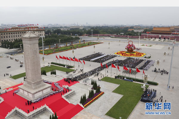 9月30日是国家设立的首个烈士纪念日,首都各界代表参加在北京天安门广场举行的向人民英雄敬献花篮仪式。 新华社记者 张铎 摄 9月30日是国家设立的首个烈士纪念日,首都各界代表参加在北京天安门广场举行的向人民英雄敬献花篮仪式。 新华社记者 张铎 摄