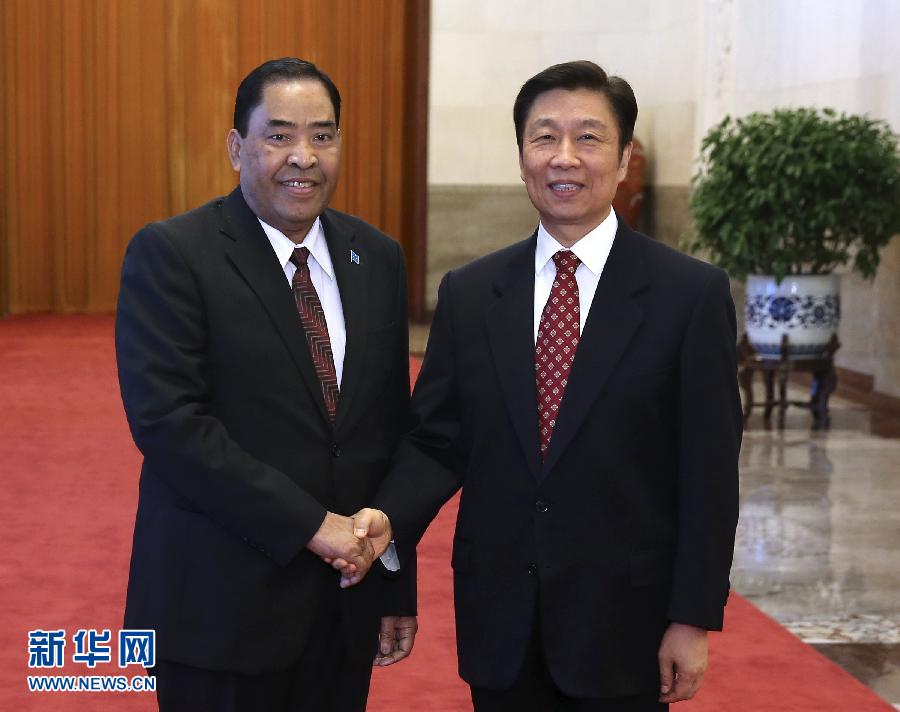 10月14日，中国国家副主席李源潮在北京与密克罗尼西亚联邦副总统阿利克&middot;阿利克举行会谈。 新华社记者 庞兴雷 摄