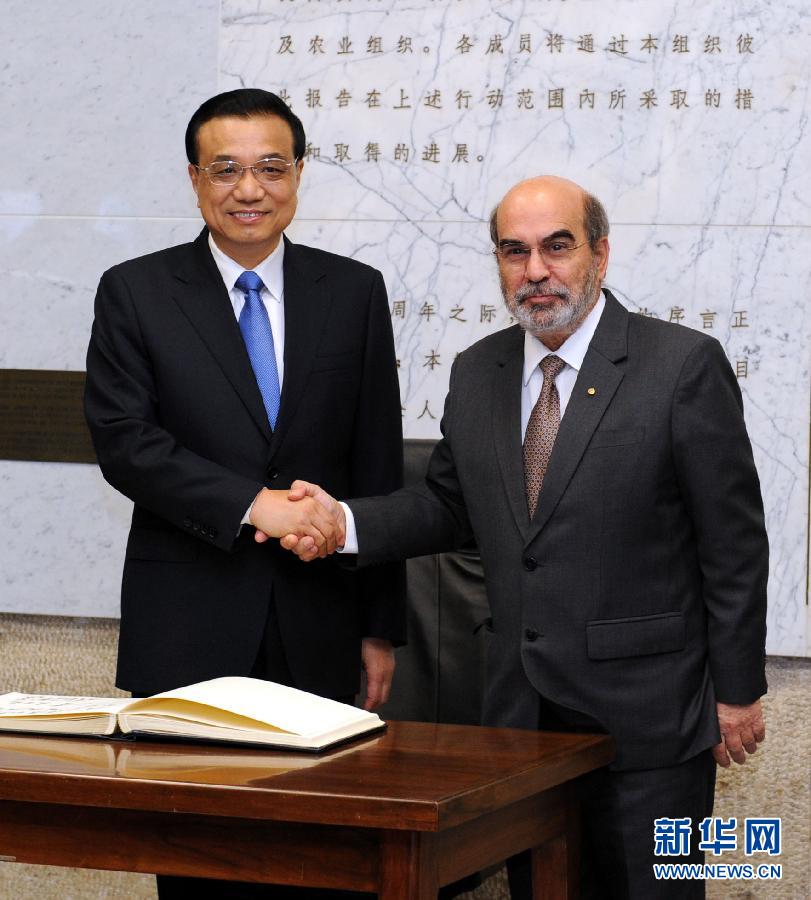10月15日，中国国务院总理李克强在罗马会见联合国粮农组织总干事格拉齐亚诺。 新华社记者 饶爱民 摄