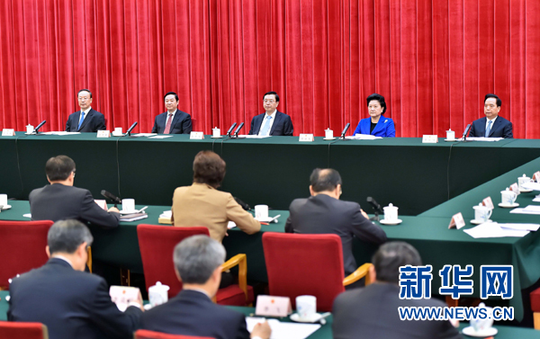 10月17日，纪念《中华人民共和国民族区域自治法》颁布实施30周年座谈会在北京人民大会堂举行。中共中央政治局常委、全国人大常委会委员长张德江出席。新华社记者 李涛 摄 