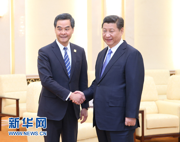 11月9日，国家主席习近平在北京人民大会堂会见来北京出席亚太经合组织第二十二次领导人非正式会议的香港特别行政区行政长官梁振英。新华社记者姚大伟摄