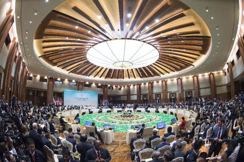 11月13日,中国国务院总理李克强在缅甸内比都出席第九届东亚峰会。 新华社记者 王晔 摄 11月13日,中国国务院总理李克强在缅甸内比都出席第九届东亚峰会。 新华社记者 王晔 摄