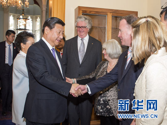 11月18日，国家主席习近平在澳大利亚塔斯马尼亚州参观访问。这是习近平会见塔斯马尼亚州代州督布洛、州长霍奇曼。 新华社记者 李学仁 摄