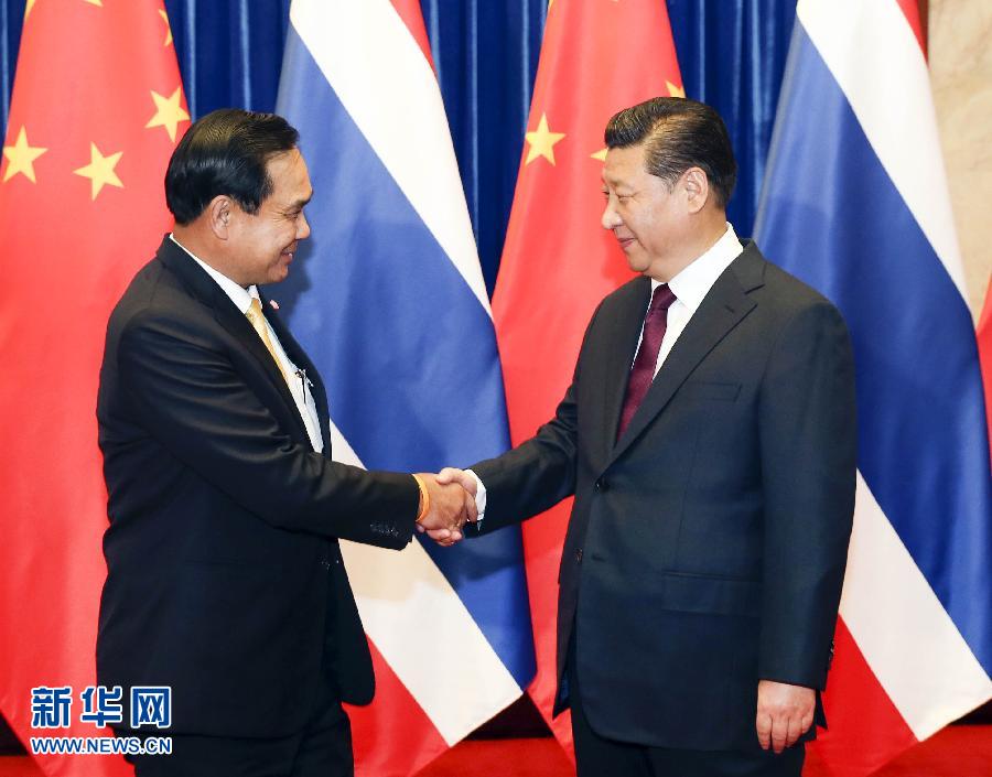 12月23日，国家主席习近平在北京人民大会堂会见泰国总理巴育。新华社记者 丁林 摄 