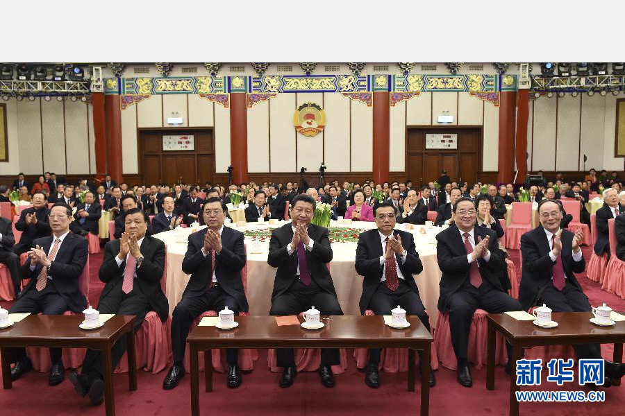 12月31日，全国政协在北京举行新年茶话会。党和国家领导人习近平、李克强、张德江、俞正声、刘云山、王岐山、张高丽出席茶话会并观看演出。新华社记者 李学仁 摄 