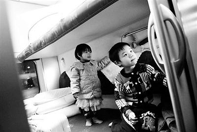 高铁动卧首发上座率七成 晚餐类似飞机冷餐