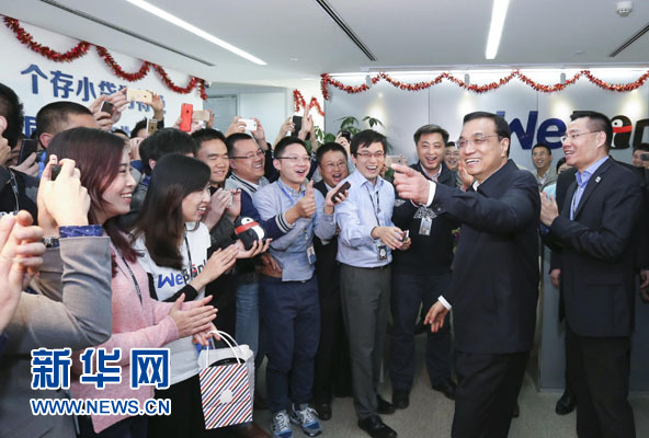 1月4日至6日，中共中央政治局常委、国务院总理李克强在广东深圳、广州考察。这是1月4日，李克强在深圳前海微众银行考察。新华社记者丁林 摄