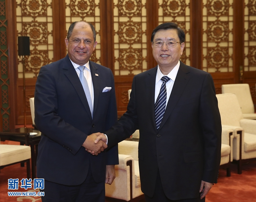 1月8日,全国人大常委会委员长张德江在北京人民大会堂会见哥斯达黎加总统索利斯。 新华社记者 庞兴雷 摄 1月8日,全国人大常委会委员长张德江在北京人民大会堂会见哥斯达黎加总统索利斯。 新华社记者 庞兴雷 摄