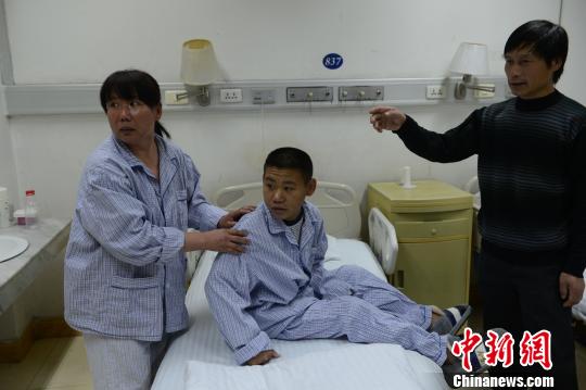 河北两姐弟同患尿毒症父母分别割肾救子女（图）