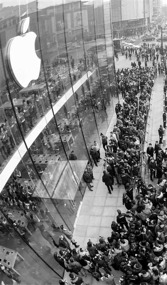 杭州西湖苹果店开业 人太多致地铁封站(图)