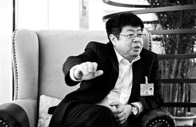 北大教授张颐武挂职文化局 称官场哪是纸牌屋