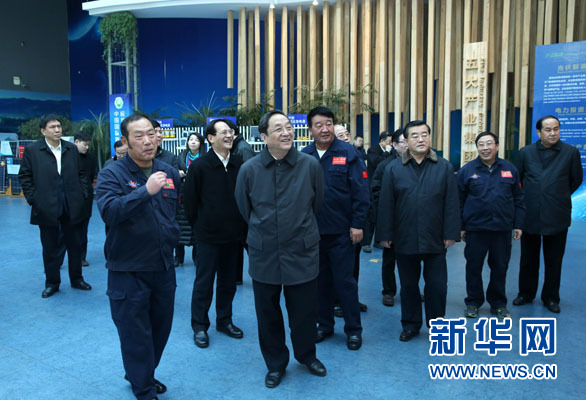 这是1月31日,俞正声在英利集团有限公司考察。新华社记者 庞兴雷 摄 这是1月31日,俞正声在英利集团有限公司考察。新华社记者 庞兴雷 摄