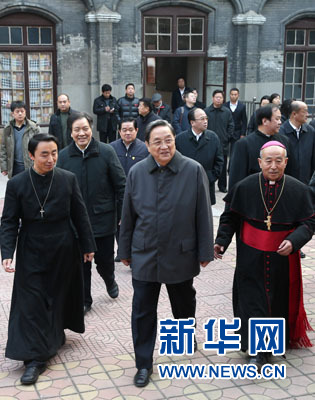 这是1月29日,俞正声在天主教保定教区主教府考察宗教活动场所和宗教团体自身建设情况。新华社记者 庞兴雷 摄 这是1月29日,俞正声在天主教保定教区主教府考察宗教活动场所和宗教团体自身建设情况。新华社记者 庞兴雷 摄