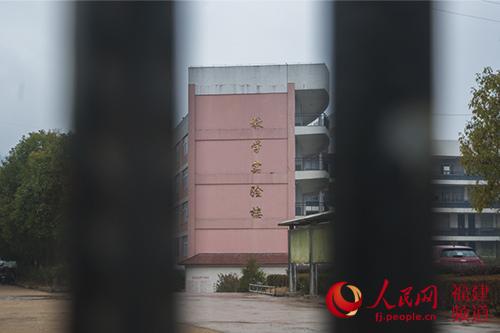 受害女生所在学校。沈宇波摄