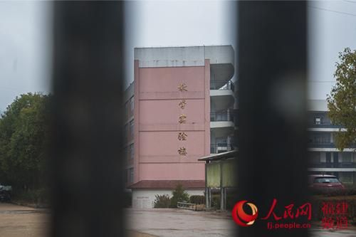 受害女生所在学校。沈宇波摄