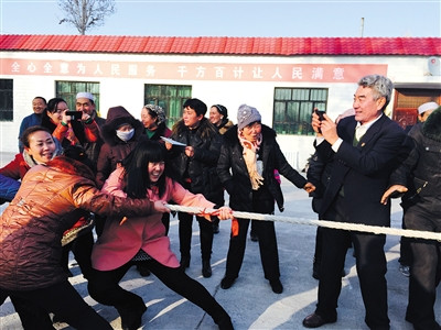 新疆&ldquo;微博村支书&rdquo;登北大讲台全村免费wifi覆盖