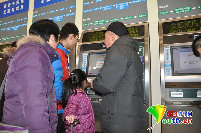 春运故事:看看郑州东站志愿者们在干啥