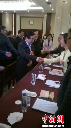 赵洪祝赴浙江代表团拜年：就想吃顿家乡饭（图）