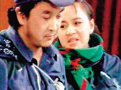 揭黄宏职业生涯:1992年以演员身份享副军级待遇