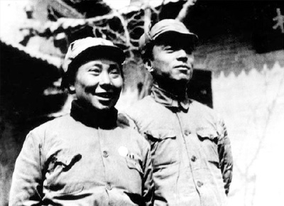 李伯钊，1934年10月参加中央红军长征，任红军总政治部宣传部干事。1935年9月，被派到红四方面军办文艺训练班，随军南下川康边。1936年任红四方面军政治部工农剧社社长，同年7月随红二方面军长征北上，到达陕北。