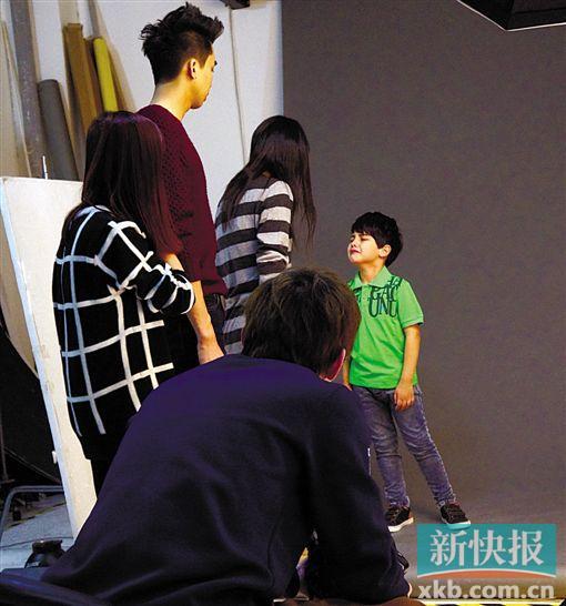 6岁混血童模拍10小时 日赚1万5千元(图)