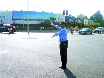 上海拖死交警司机:觉得其刁难自己赌气踩油门