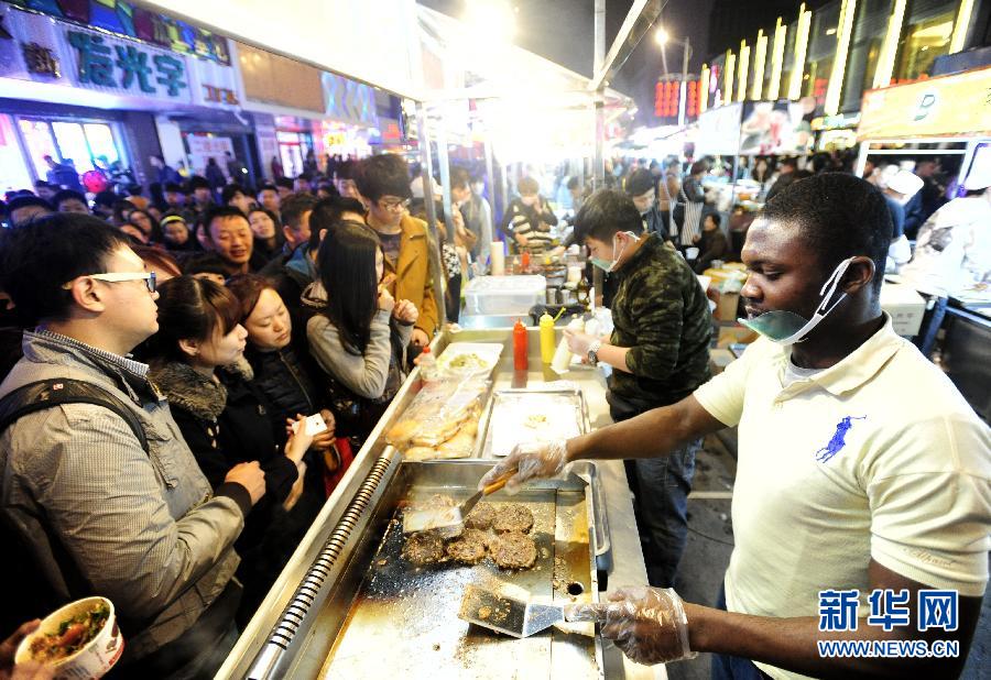 #（社会）（2）东北最大夜市沈阳开市
