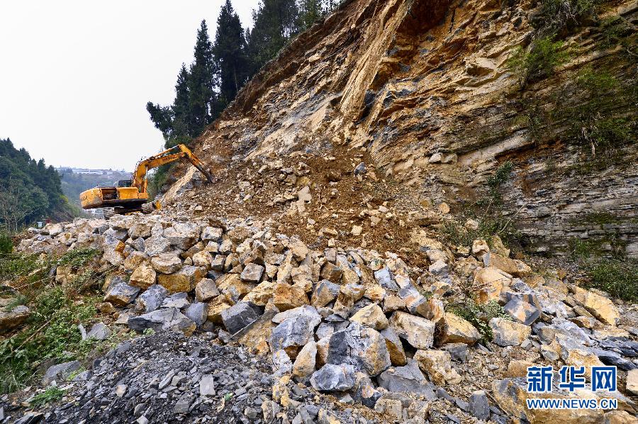 #（社会）（3）山体垮塌致209国道湖北恩施部分路段交通中断