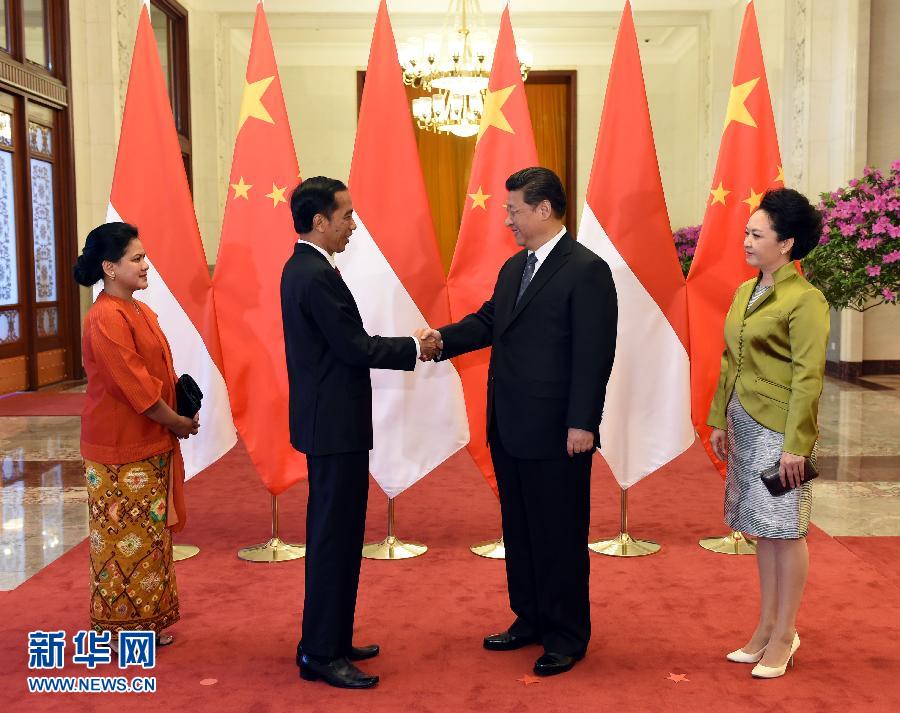 3月26日,国家主席习近平在北京人民大会堂同印度尼西亚总统佐科举行会谈。会谈前,习近平在人民大会堂北大厅为佐科举行欢迎仪式。新华社记者 饶爱民 摄 3月26日,国家主席习近平在北京人民大会堂同印度尼西亚总统佐科举行会谈。会谈前,习近平在人民大会堂北大厅为佐科举行欢迎仪式。新华社记者 饶爱民 摄