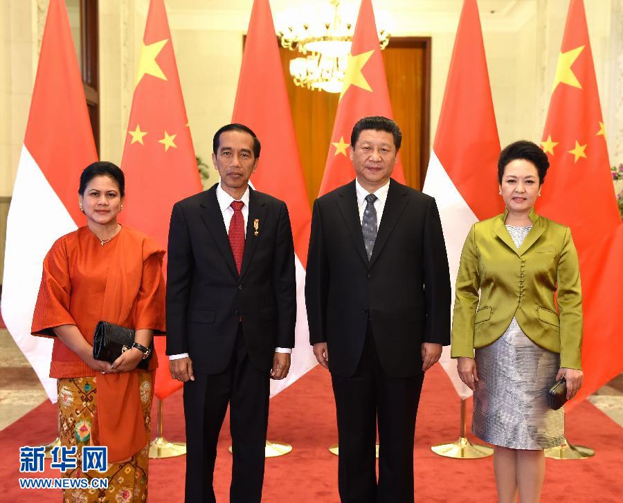 3月26日,国家主席习近平在北京人民大会堂同印度尼西亚总统佐科举行会谈。会谈前,习近平在人民大会堂北大厅为佐科举行欢迎仪式。新华社记者 饶爱民 摄 3月26日,国家主席习近平在北京人民大会堂同印度尼西亚总统佐科举行会谈。会谈前,习近平在人民大会堂北大厅为佐科举行欢迎仪式。新华社记者 饶爱民 摄