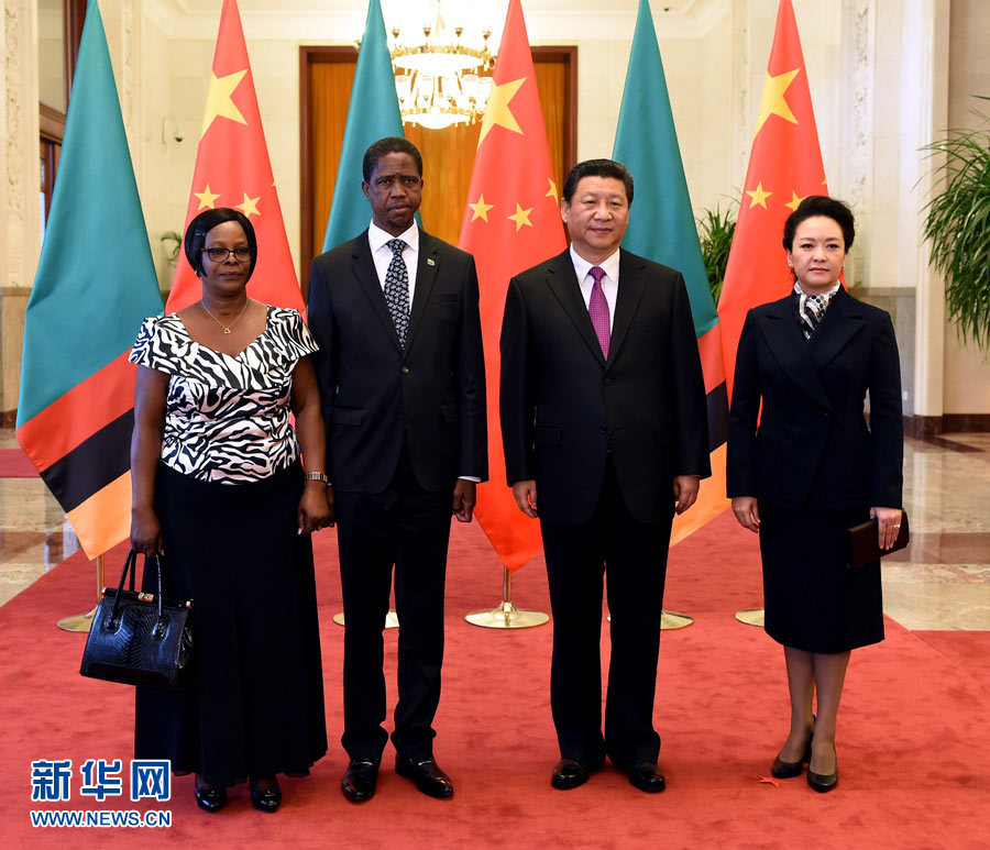 3月30日，国家主席习近平在北京人民大会堂同赞比亚总统埃德加&middot;伦古举行会谈。这是会谈前，习近平为伦古举行欢迎仪式。 新华社记者 饶爱民摄