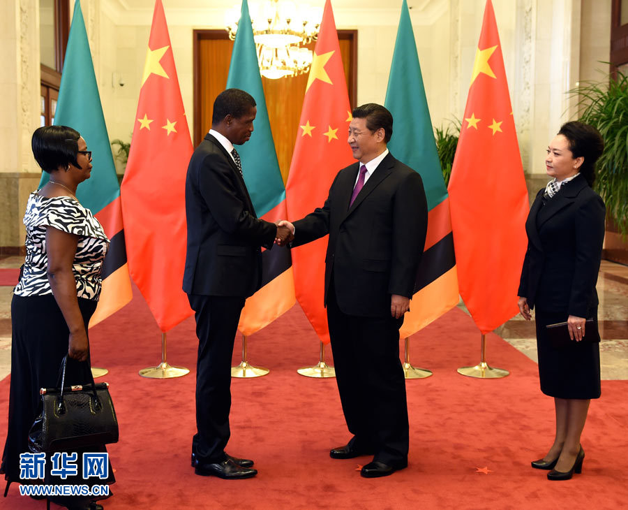 3月30日，国家主席习近平在北京人民大会堂同赞比亚总统埃德加&middot;伦古举行会谈。这是会谈前，习近平为伦古举行欢迎仪式。 新华社记者 饶爱民摄