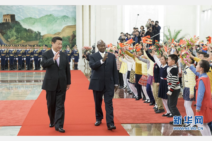 3月31日，国家主席习近平在北京人民大会堂同乌干达总统穆塞韦尼举行会谈。会谈前，习近平在人民大会堂北大厅为穆塞韦尼举行欢迎仪式。 新华社记者 黄敬文 摄