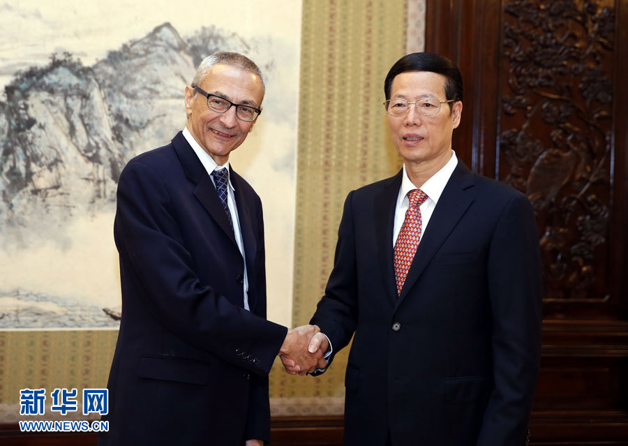 3月31日,中共中央政治局常委、国务院副总理张高丽在北京中南海紫光阁会见美国进步中心前总裁、前白宫办公厅主任波德斯塔率领的进步中心代表团。 新华社记者 鞠鹏 摄 3月31日,中共中央政治局常委、国务院副总理张高丽在北京中南海紫光阁会见美国进步中心前总裁、前白宫办公厅主任波德斯塔率领的进步中心代表团。 新华社记者 鞠鹏 摄