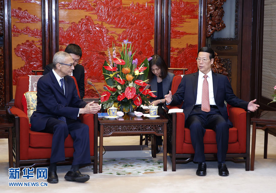 3月31日,中共中央政治局常委、国务院副总理张高丽在北京中南海紫光阁会见美国进步中心前总裁、前白宫办公厅主任波德斯塔率领的进步中心代表团。 新华社记者 鞠鹏 摄 3月31日,中共中央政治局常委、国务院副总理张高丽在北京中南海紫光阁会见美国进步中心前总裁、前白宫办公厅主任波德斯塔率领的进步中心代表团。 新华社记者 鞠鹏 摄