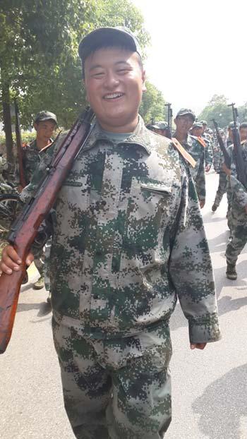 1.85米的个儿，清秀挺拔，东南大学土木工程学院2013级本科生孟畅给人的印象是典型的阳光男孩。让人难以想象的是，来自河南开封的他，入校时体重230斤，是个不折不扣的&ldquo;小胖墩&rdquo;，学习也是班里倒数。2014年年初孟畅给自己定下了每天跑7200米的宏伟&ldquo;蓝图&rdquo;。伴随他在长跑中的坚持，大一结束，孟畅的成绩变成全班第一，年级前3%，成功入选&ldquo;丁大钧&rdquo;班。