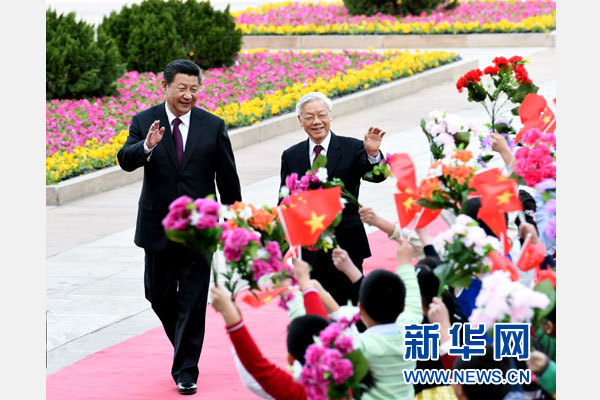 4月7日，中共中央总书记、国家主席习近平在北京人民大会堂东门外广场为越共中央总书记阮富仲举行欢迎仪式。 新华社记者饶爱民摄