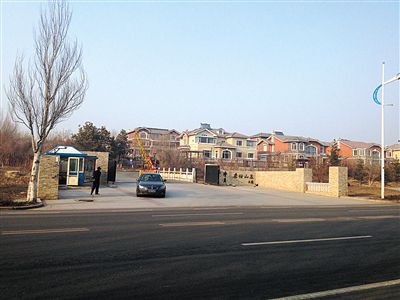 3月26日，一辆宝马轿车从长春市&ldquo;名仕山庄&rdquo;驶出。这个别墅区，被称为一汽的&ldquo;厂长楼&rdquo;。中央巡视组在巡视意见中曾对其&ldquo;点名&rdquo;。