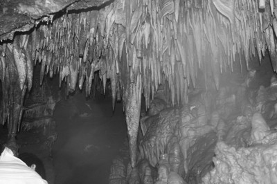 葫芦岛：溶洞遭破坏 1米长钟乳石被敲下（图）