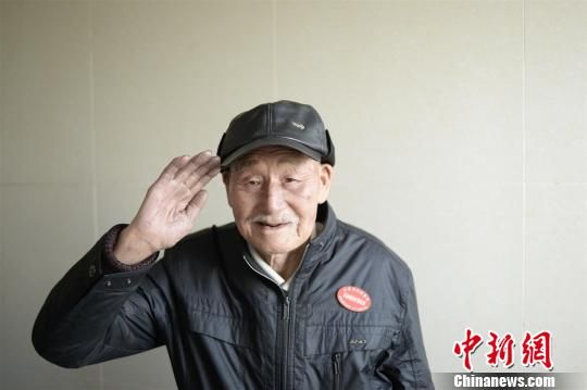 92岁高龄的抗战老兵徐自美　王康明　摄