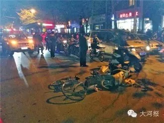 郑州一天俩骑电动车的遭碾压身亡 这么疯狂