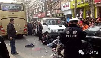 郑州一天俩骑电动车的遭碾压身亡 这么疯狂