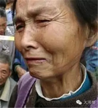 郑州一天俩骑电动车的遭碾压身亡 这么疯狂