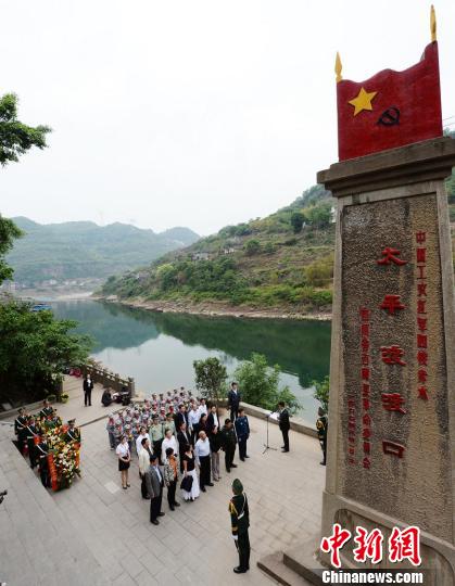 参观红军四渡赤水遗址　周亚强　摄