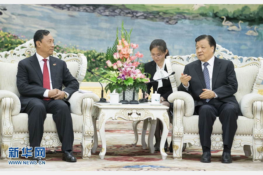 4月27日，中共中央政治局常委、中央书记处书记刘云山在北京会见缅甸联邦巩固与发展党主席、联邦议会议长兼人民院议长吴瑞曼率领的巩发党代表团。 新华社记者 黄敬文 摄