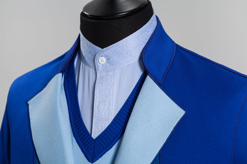 图为：2015年意大利米兰世博会中国馆志愿者男款工作服设计细节。