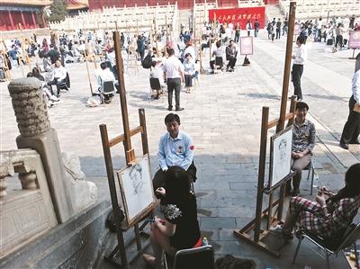 中央美院师生为百余劳模画像