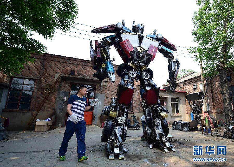 （图片故事）（1）废旧汽车变&ldquo;汽车人&rdquo; 都市白领的&ldquo;机械创业梦&rdquo;